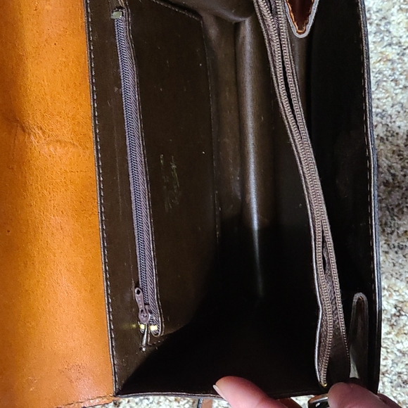 Vntg. LESAC Accordion Leather Crossbody Bag! CLEAN!! - Picture 9 of 16